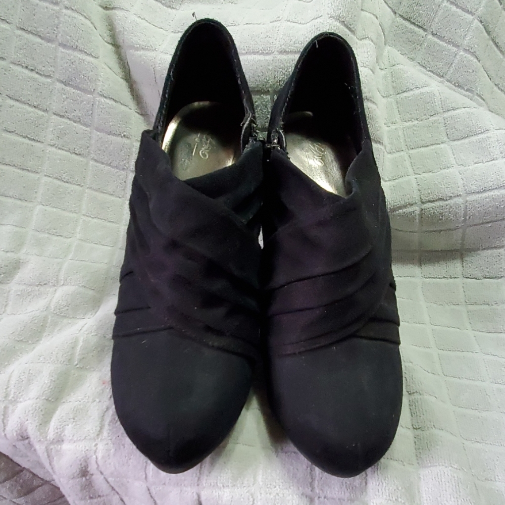 Heels Booties - Picture 2 of 8